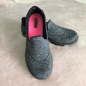 Skechers “Go Flex Walk”